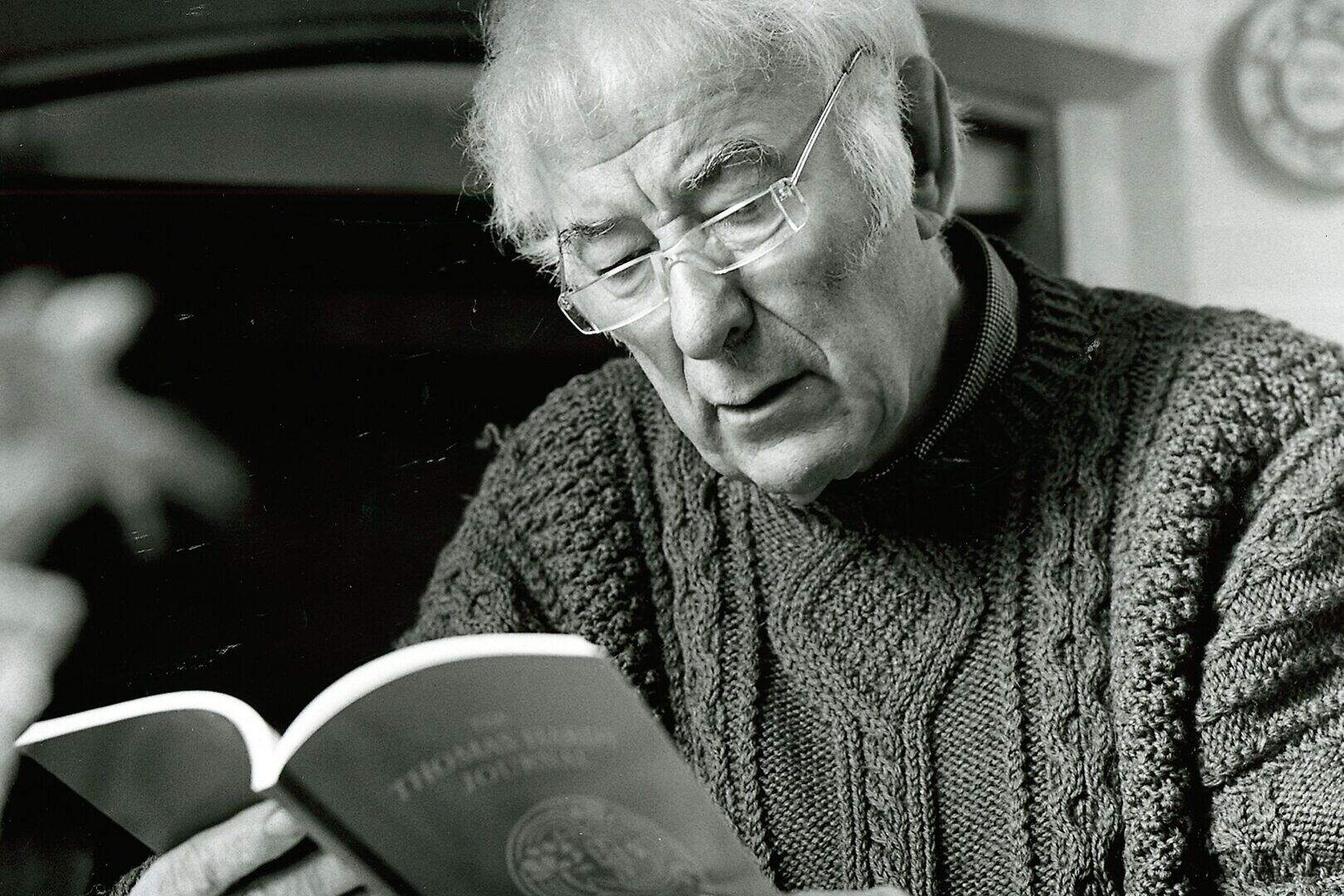 leaving-cert-homage-to-heaney-continued-in-english-exam-irish